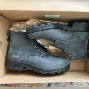 Blundstones women’s Original 1936 Laceup Rustic Black